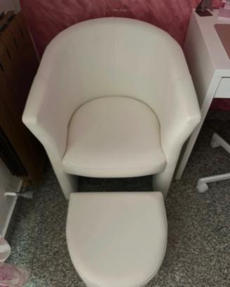 Poltrona con poggiapiedi