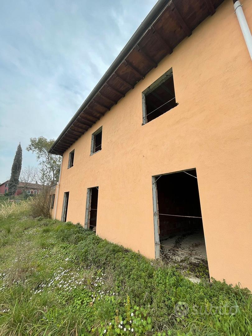 Tenuta panoramica 3,5 ettari con 2 ville - Altro