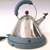 Bollitore elettrico di design Alessi by M.Graves