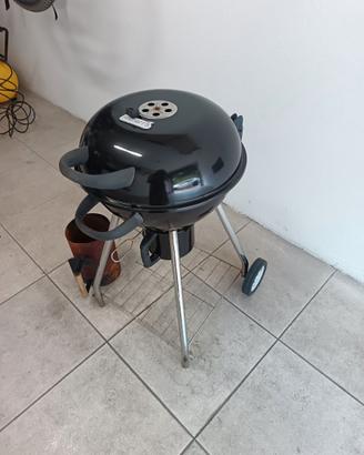 Barbecue BBQ da giardino a carbonella
