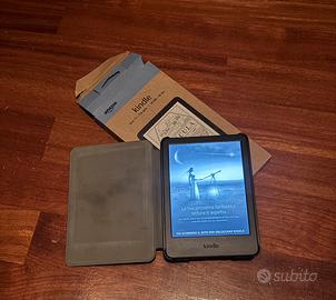 Kindle (ultimo modello) con custodia