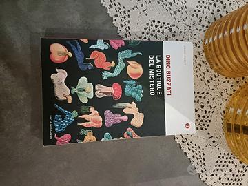 La boutique del mistero, Dino Buzzati