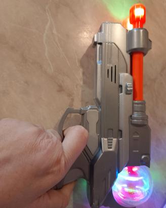 Pistola giocattolo con luci