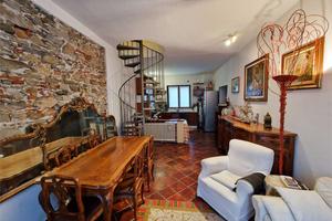 Appartamento su due livelli in ex cascina del 700