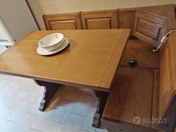 tavolo con seduta ad angolo