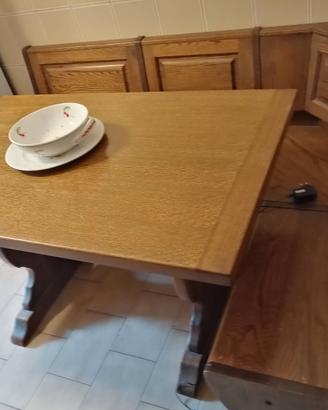 tavolo con seduta ad angolo