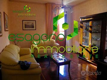 All'ingresso di Ortigia, pronto da abitare.