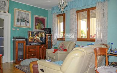 2 ABITAZIONI INDIPENDENTI UNITE NELLO STESSO STABI