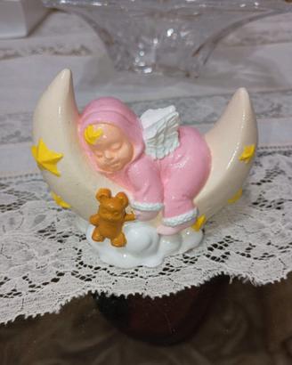 Angelo adagiato su luna in ceramica