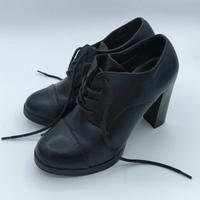 Scarpe con tacco stringate