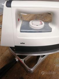 Ferro da stiro a secco e a vapore