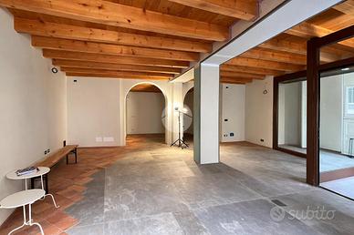 NEGOZIO A DESENZANO DEL GARDA