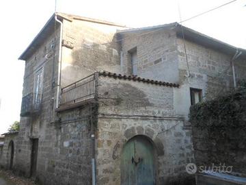 Casa indipendente di 300 m² con più di 5 locali e 