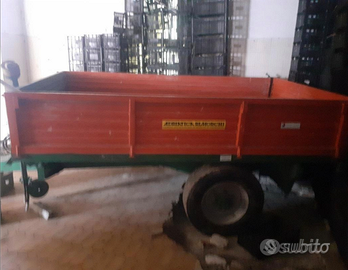 Rimorchio agricolo con documenti