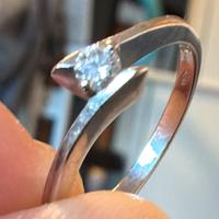 Anello solitario Fabiani in oro 18 kt con diamante