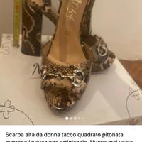 Scarpa alta da donna tacco quadrato pitonata