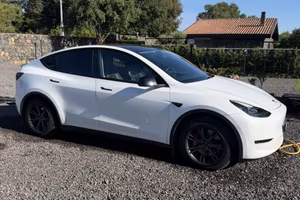 Tesla model y long range dual motor