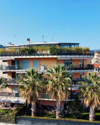 Trilocale arredato pari al nuovo