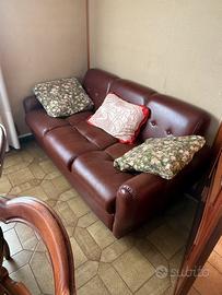 Divano in pelle marrone