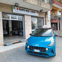 Hyundai i10 1.0 BENZINA - 2022 BICOLORE