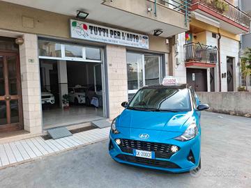Hyundai i10 1.0 BENZINA - 2022 BICOLORE