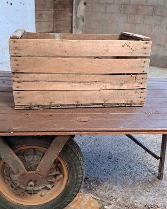 vecchie cassette in legno