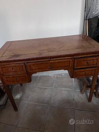 scrivania in legno stile antico