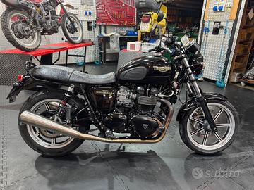 Triumph Bonneville SE