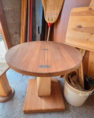 Tavolo rotondo in legno fatto a mano