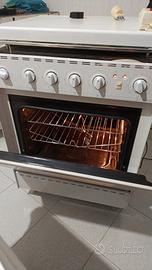 Forno piano cottura e cappa 