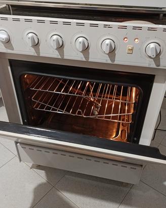 Forno piano cottura e cappa 