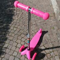 Monopattino bambino e bambina