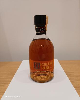 Bottiglia whisky HIGHLAND PARK ORKNEY pure malt