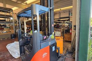 CARRELLO ELEVATORE RETRATTILE LINDE R14 - ALZATA 8