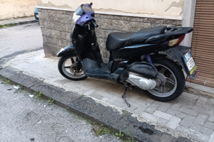 Honda SH 125 con pezzi 150