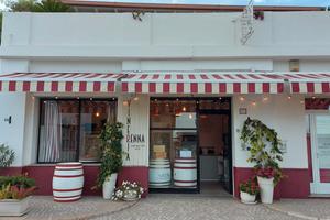 Prestigiosa enoteca a Leuca
