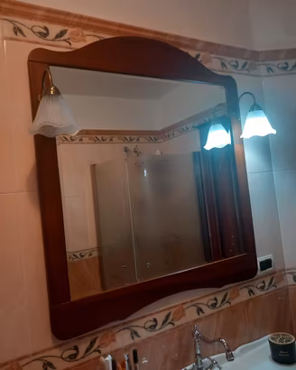 Specchio da bagno in legno 