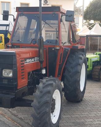 Trattore Gommato New-Holland 65-66 con Cabina