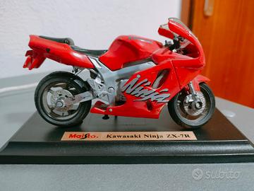 modellino Kawasaki Ninja ZX-7R 1:32