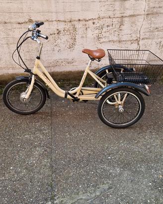 Bicicletta pedalata assistita 3 ruote
