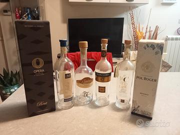 bottiglie e scatole vuote 