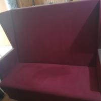 Divano bordeaux, molto elegante 