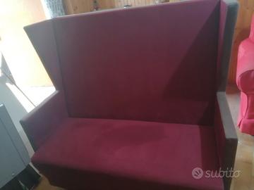 Divano bordeaux, molto elegante 
