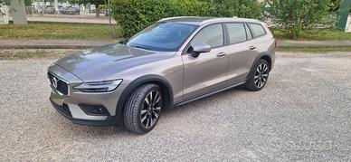 V60 cross country mild hybrid