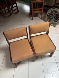 Sedie imbottite cin struttura in legno