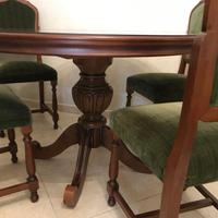 Tavolo stile antico con sei sedie