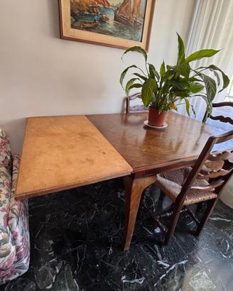 Tavolo da pranzo d’epoca con 4 sedie