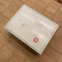 Cassetta di soccorso vintage