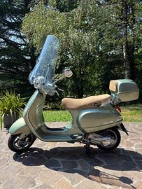 Vespa LX 150 (2007) con accessori - 21.400 km