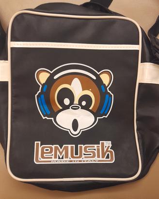 Le Muzik tracolla